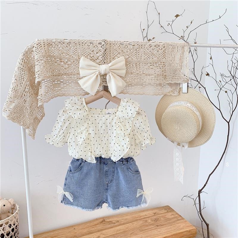 Girls summer Korean style polka dot chiffon shirt and denim shorts set, ages 3–8, front view Girls summer Korean style polka dot chiffon shirt and denim shorts set, ages 3–8, front view